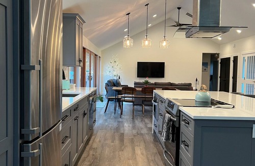 Burley House | Relaxing Beach House on Rocky Bay - waterfront!