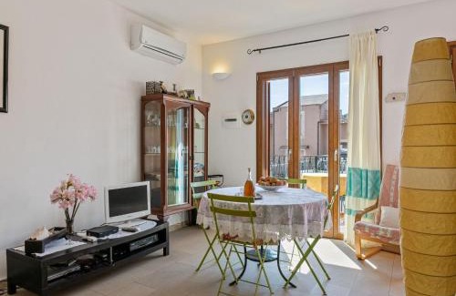 Bosa Historic Centre House | Relaxing Bosa Stay with Veranda