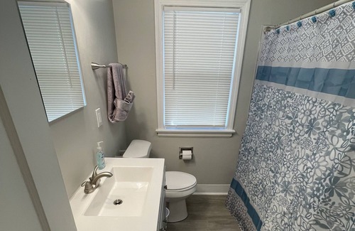 Cleveland Heights House | Relaxing bungalow w/ full body massage chair
