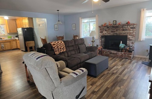 Glencoe Cabin | Relaxing cabin in the woods. Unplug. Listen to the birds. Smell the pines.