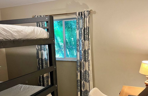 Pelican House | Relaxing Cape Coral Poolside Retreat