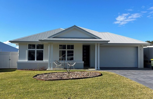 Manyana House | Relaxing coastal getaway w fire pit. A short stroll to the beach and surf.