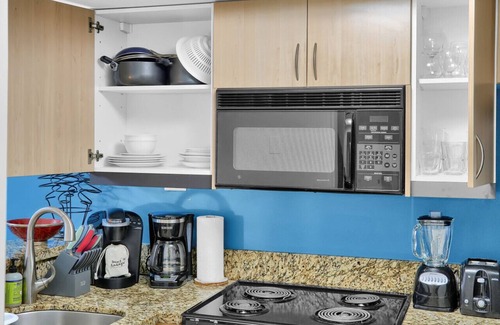 Coconut Grove Apartment | Relaxing Condo Hotel in the Grove, Free Parking