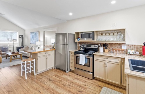 Town of Essex Cottage | Relaxing Cottage near EPIC wineries