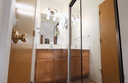 Sedona Resort | Relaxing Couple Stay Right in Downtown Sedona | Outdoor Pool and Free Parking