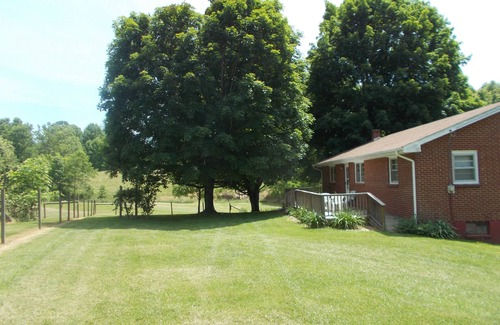 Abingdon House | Relaxing, Cozy, Convenient, 2 mi. from the Creeper Trail/South Holston Lake,