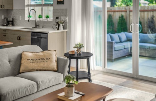 Vancouver House | Relaxing & Cozy Tiny House - NEAR PDX - WATERFRONT