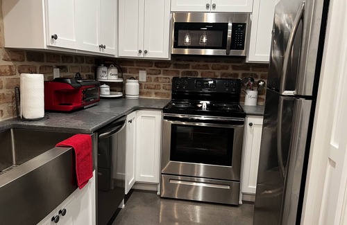 Hendersonville Apartment | Relaxing Creekside Private Guest Suite w/Kitchen