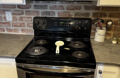 Hendersonville Apartment | Relaxing Creekside Private Guest Suite w/Kitchen