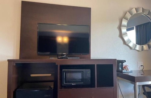 Westside Santa Cruz Hotel | Relaxing Deluxe Double Queen: Santa Cruz Escape