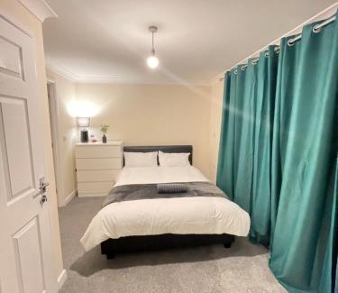 Ipswich House | Relaxing double rooms in a beautiful house