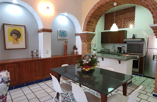 Lazaro Cardenas Apartment | Relaxing Escape in a Local Neighborhood – Near Downtown & Zona Romantica