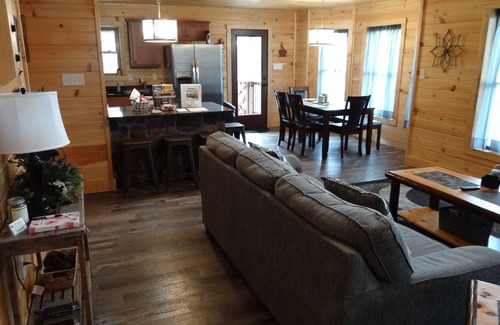 Wears Valley Cabin | Relaxing Family Cabin, Easy Access, Large Yard & Game Rm, Fire Pit, HotTub, WiFi