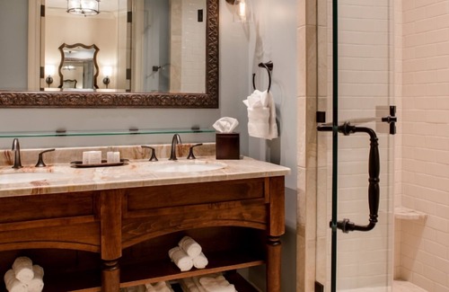 Mount Berry Hotel | Relaxing Family Escape with Golf, Spa, and Outdoor Pool! Pets Allowed