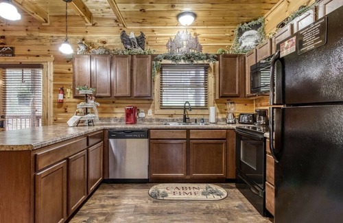 Sevierville Cabin | Relaxing family retreat | Hot tub, 2BR+Loft
