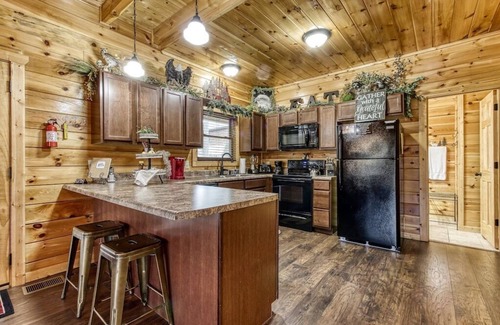 Sevierville Cabin | Relaxing family retreat | Hot tub, 2BR+Loft