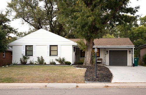 Southeast House | Relaxing Family Retreat: 4BR, King Bed, Fire Pit