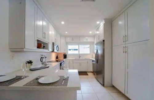 Coral Heights House | Relaxing Family vacation with Pool near Cruise, Airport, beach, downtown