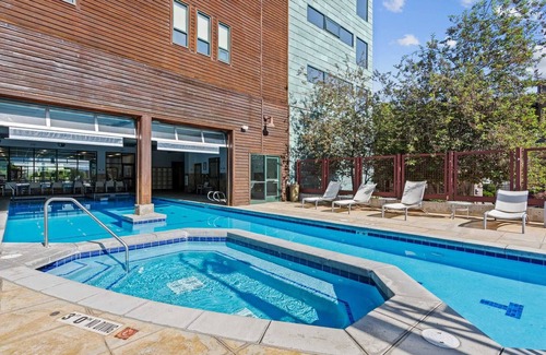 Kimball Junction Condo | Relaxing Fireplace | Hot Tub Access | Walk to Dining, Shops, Activities