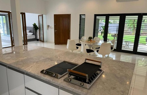 Pudu House | Relaxing Forest PoolVilla PJ