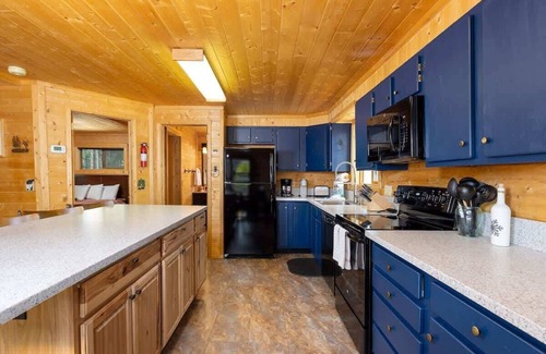 Breckenridge Cabin | Relaxing Forest Retreat with a Private Hot Tub