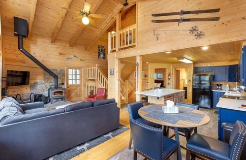 Breckenridge Cabin | Relaxing Forest Retreat with a Private Hot Tub