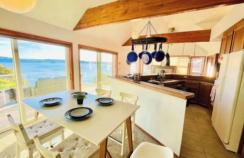 Fox Island House | Relaxing Fox Island Waterfront View Hideaway