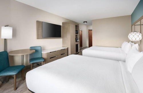 Marathon Hotel | Relaxing Getaway! 2 Elegant Rooms, Fantastic View, Outdoor Pool