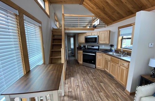 Oak Creek Apartment | Relaxing Getaway in our Modern Cottage at Lodges of Oak Creek!