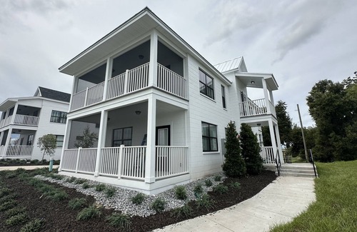 Lake Alfred Cottage | Relaxing Getaway on the Lake at Adams Estate