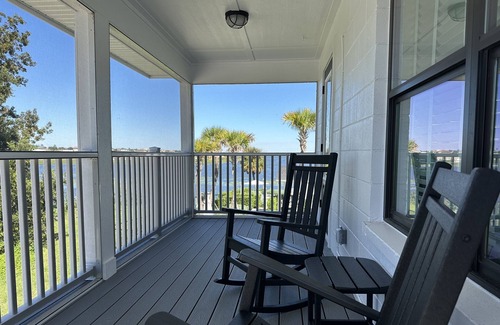 Lake Alfred Cottage | Relaxing Getaway on the Lake at Adams Estate