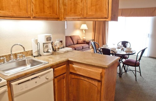 Avila Beach Hotel | Relaxing Getaway! Outdoor Pool, Full Kitchen, Minutes From Bob Jones Bike Trail