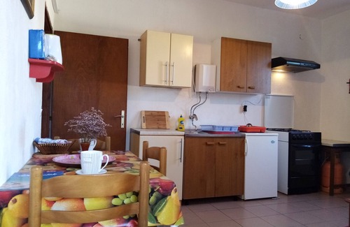 Island Dugi Otok Apartment | Relaxing Getaway - Spacious beachfront oasis with heavenly view :)