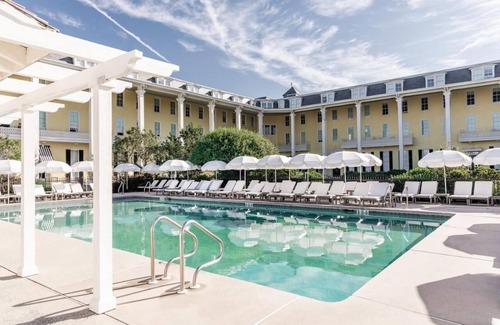 Cape May House | Relaxing Getaway with Poolside Fun, Beach Cabanas & Free Valet Parking