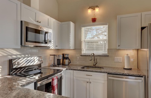 Ingram House | Relaxing Hill Country Experience overlook Johnson Creek-Beautiful Views