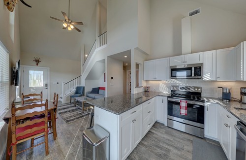Ingram House | Relaxing Hill Country Experience overlook Johnson Creek-Beautiful Views