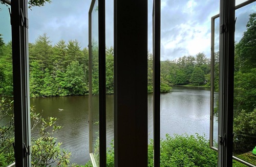 Mirror Lake House | Relaxing Home directly on Mirror Lake: 2 Minutes from Main Street