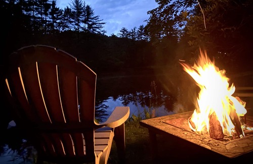 Mirror Lake House | Relaxing Home directly on Mirror Lake: 2 Minutes from Main Street