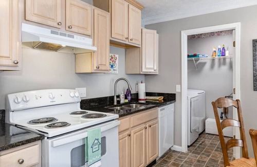 Monroe House | Relaxing home near Interstate 75
