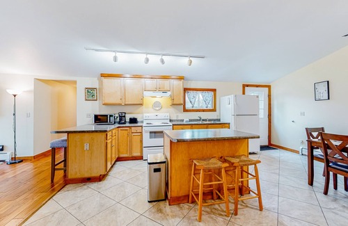 South Burlington House | Relaxing home with gas grill, washer/dryer, TV, kitchenette - close to mall