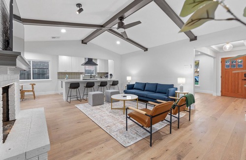 Buckner Terrace - Everglade Park House | Relaxing home with heated Pool and Spa & photo wall