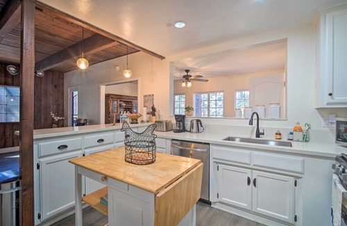 Lake Arrowhead Cottage | Relaxing Lake Arrowhead Home ~ 1 Mi to Lake!