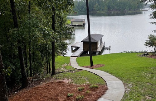 Milledgeville Cabin | Relaxing Lake Front House/Hot Tub