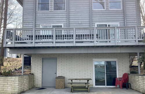 Littleton House | Relaxing Lake Front property with sandy beach! 5 mins from public boat launch