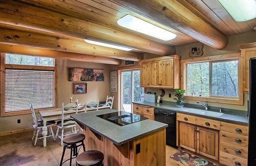 Lakehead House | Relaxing Lake Retreat Pool Hot Tub Fire Pit Game Room