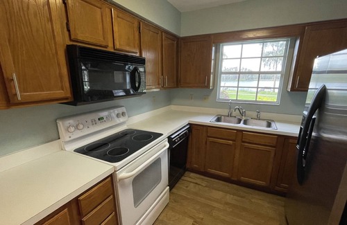 Clermont House | Relaxing Lakefront Home on Quiet Lake Glona