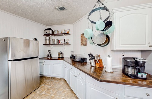 Beulah House | Relaxing lakefront retreat with kayaks, wraparound deck & firepit - dog-friendly