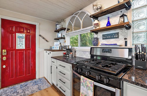 Dowagiac House | Relaxing Lakefront Retreat on Beautiful Little Twin Lake