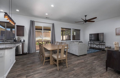 North Las Vegas House | Relaxing large home near VA hospital, air force base and Las Vegas strip 8 adult
