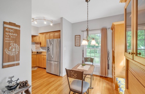Hampton House | Relaxing Luxurious Waterfront 2 Bedroom Townhouse by RedAwning
